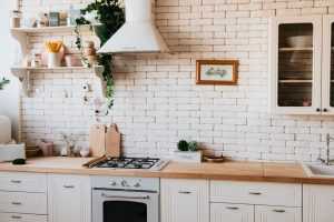 Honingraat plisségordijnen met tweelaags celsysteem voor optimale warmte- en lichtregeling in woonkamer